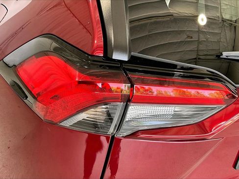 Used 2022 Toyota RAV4 LE FWD image 29