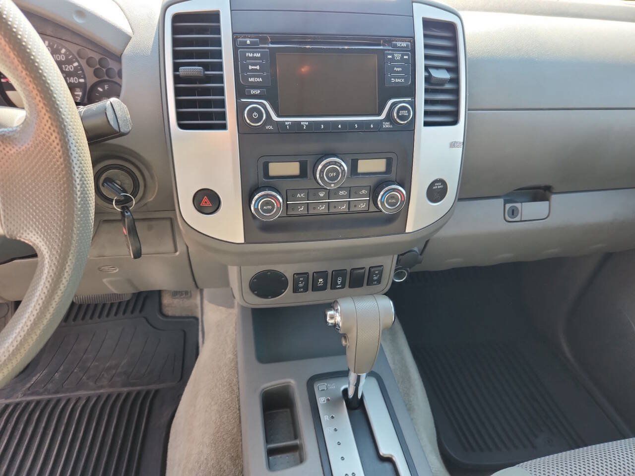 Used 2015 Nissan Frontier SV w/ SV Value Truck Package RWD image 12