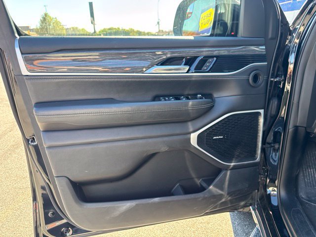 Used 2022 Jeep Wagoneer Series II AWD/4WD image 33