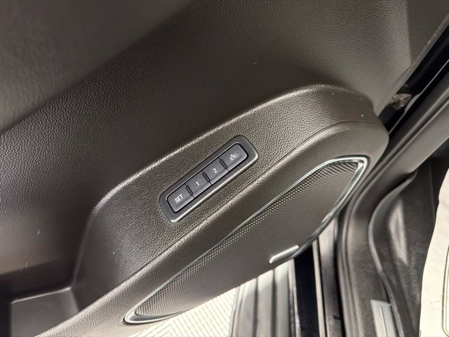Used 2018 Chevrolet Tahoe Premier AWD/4WD image 16