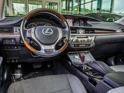 Used 2013 Lexus ES 350 w/ Luxury Pkg FWD image 15