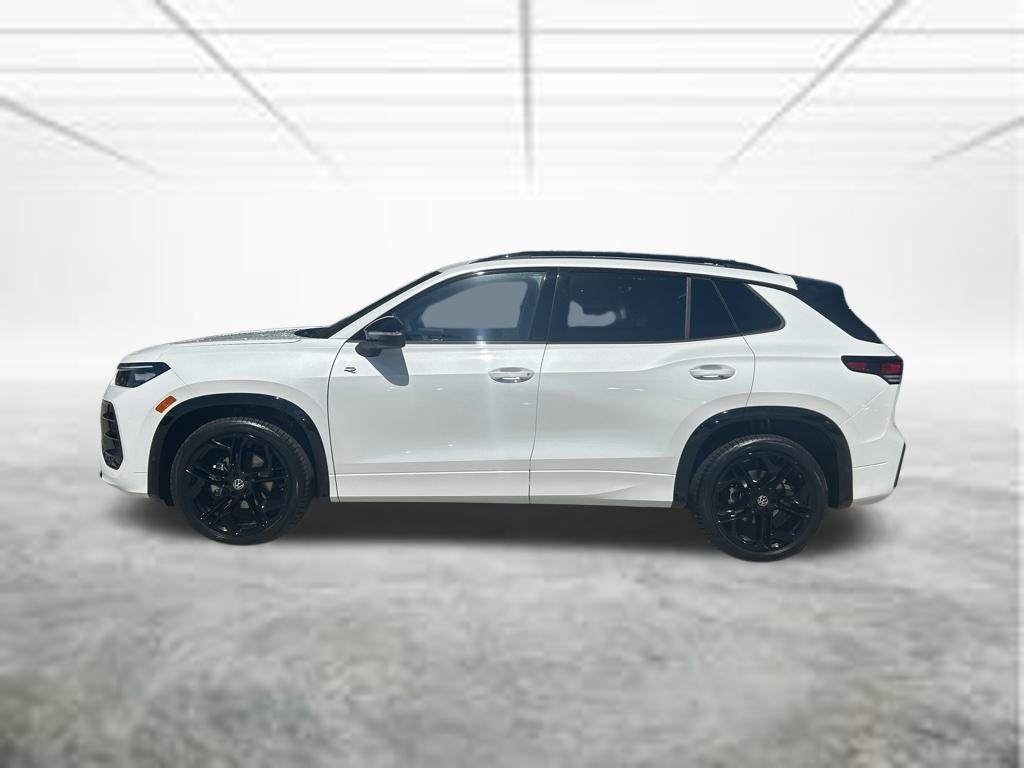New 2026 Volkswagen Tiguan SE R-Line FWD image 3
