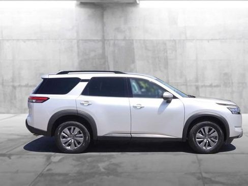 Certified 2025 Nissan Pathfinder SV AWD/4WD image 5