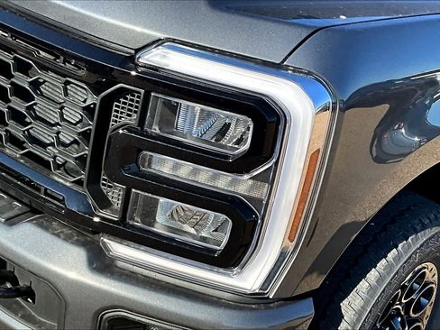 New 2026 Ford F250 Lariat w/ Black Appearance Package AWD/4WD image 13