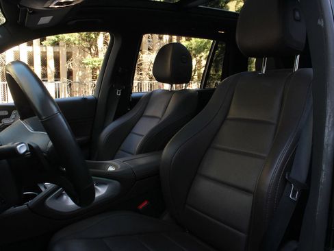 Used 2022 Mercedes-Benz GLS 450 4MATIC image 18