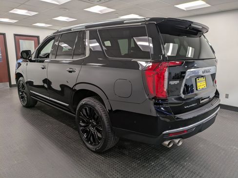 Used 2023 GMC Yukon Denali w/ Denali Reserve Package image 6