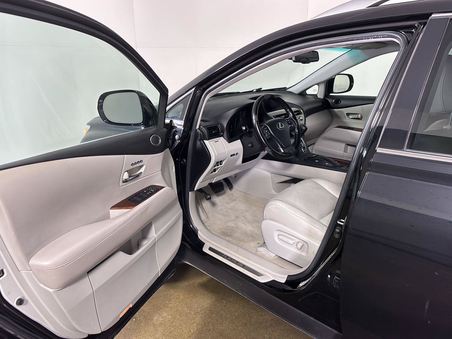 Used 2010 Lexus RX 350 AWD image 2