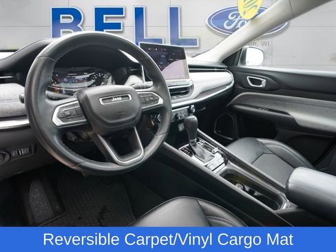 Used 2022 Jeep Compass Latitude w/ Sun and Sound Group AWD/4WD image 11