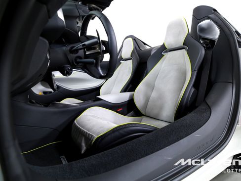 Used 2025 McLaren Artura Spider image 13
