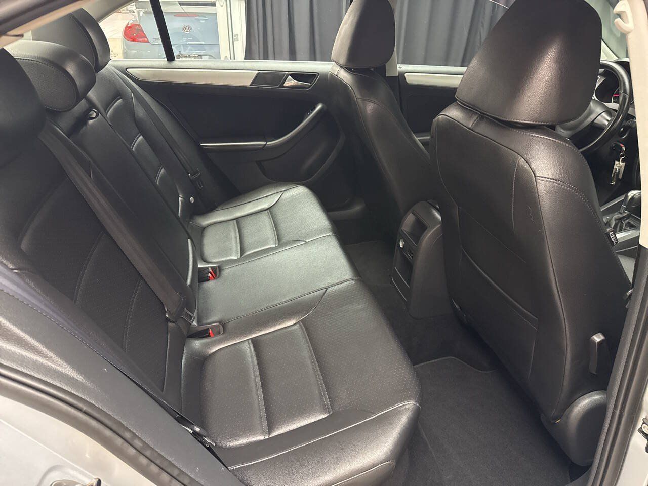 Used 2013 Volkswagen Jetta SE FWD image 25