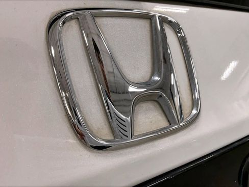 Used 2023 Honda Pilot Touring image 10