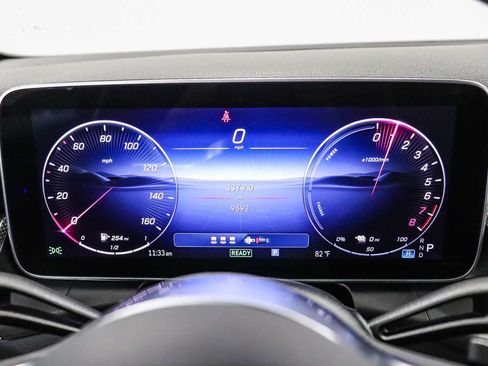 Used 2025 Mercedes-Benz GLC 350e 4MATIC image 24
