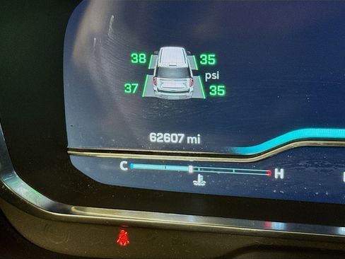 Used 2024 Chevrolet Suburban RST image 8