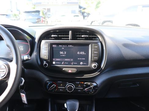 Used 2023 Kia Soul LX FWD image 19