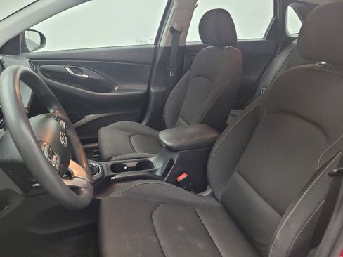 Used 2019 Hyundai Elantra GT image 17