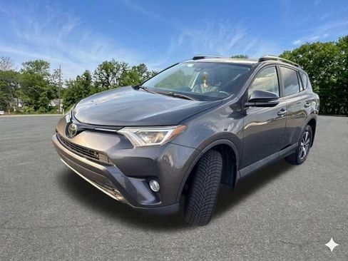 Used 2018 Toyota RAV4 XLE AWD/4WD image 4