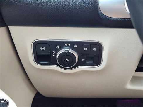 Used 2021 Mercedes-Benz GLB 250 image 23