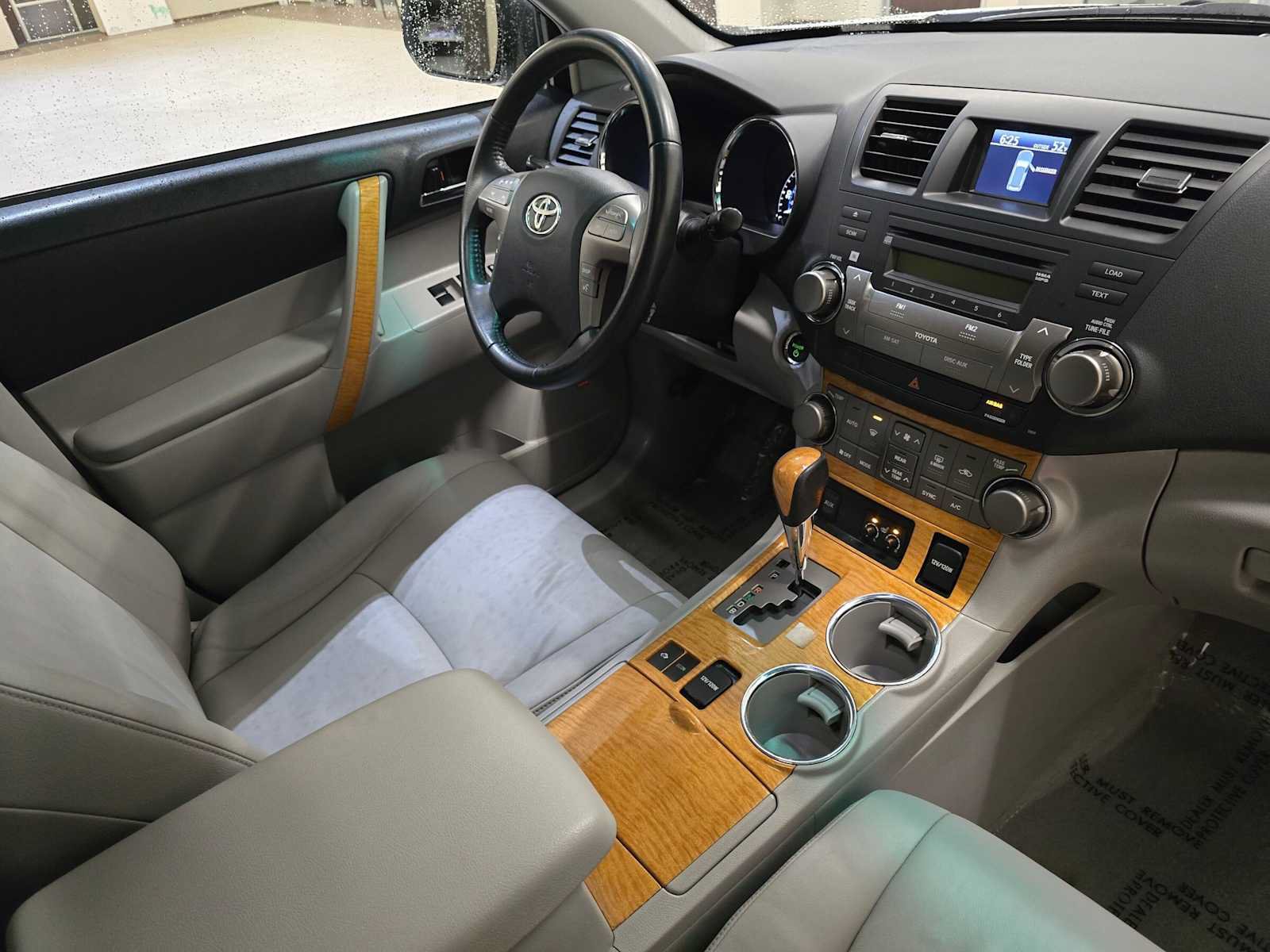 Used 2010 Toyota Highlander Limited AWD/4WD image 30