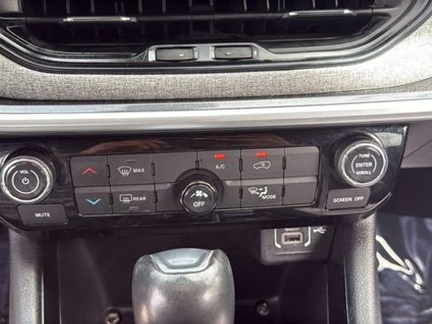 Used 2024 Jeep Compass Latitude AWD/4WD image 25