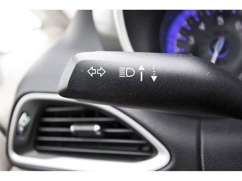 Used 2023 Chrysler Pacifica Touring-L image 18