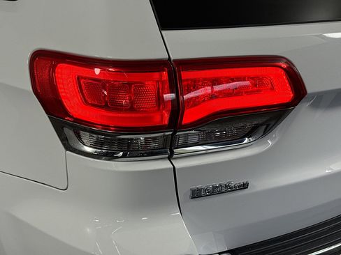 Used 2018 Jeep Grand Cherokee Overland image 36