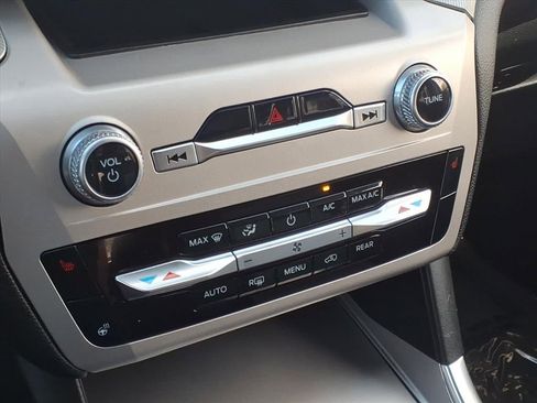 Certified 2022 Ford Explorer XLT w/ Equipment Group 202A image 29