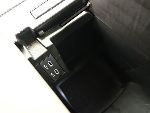 Certified 2025 Toyota Sienna XLE image 22