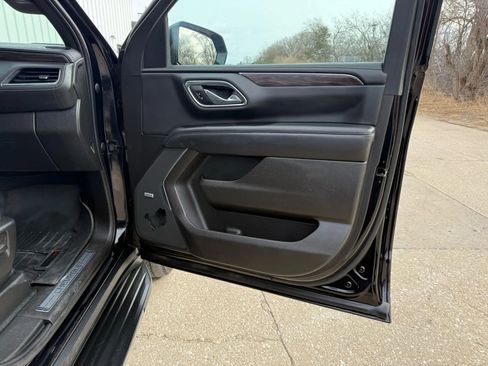 Used 2021 Chevrolet Suburban LT w/ LT Signature Package image 8