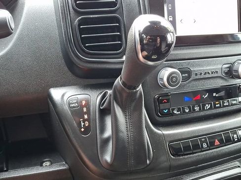 Used 2025 RAM ProMaster 2500 w/ Convenience Group FWD image 15