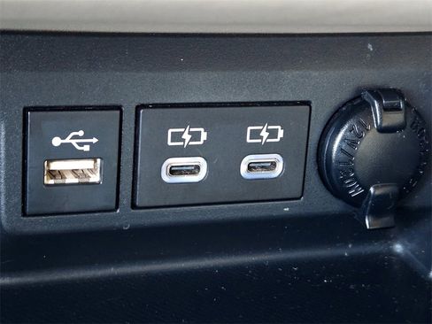 Used 2023 Toyota Highlander XLE image 22