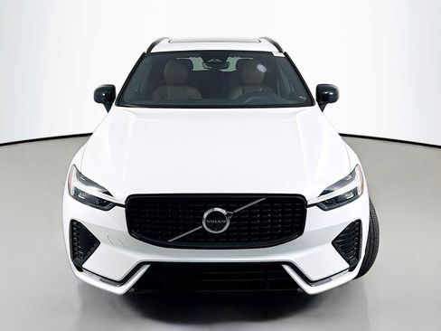 Used 2024 Volvo XC60 B5 Plus image 2