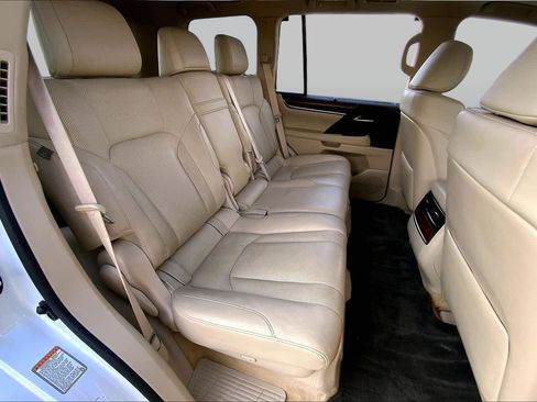 Used 2020 Lexus LX 570 4WD w/ Luxury Package image 19
