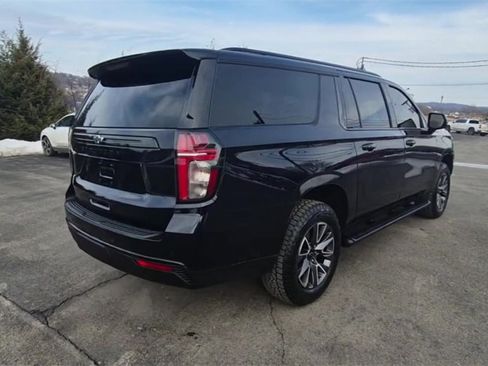 Used 2024 Chevrolet Suburban Z71 w/ Luxury Package image 9