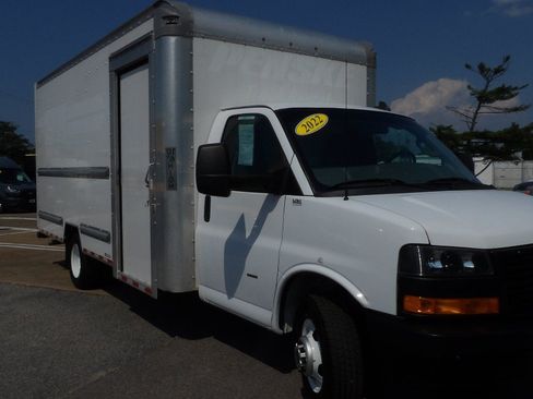 Used 2022 GMC Savana 3500 Extended w/ Power Convenience Package RWD image 1
