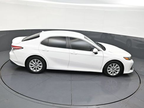 Used 2019 Toyota Camry LE image 18