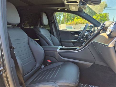 Used 2025 Mercedes-Benz GLC 300 image 27