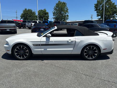 Used 2011 Ford Mustang GT Premium w/ Electronics Pkg RWD image 2