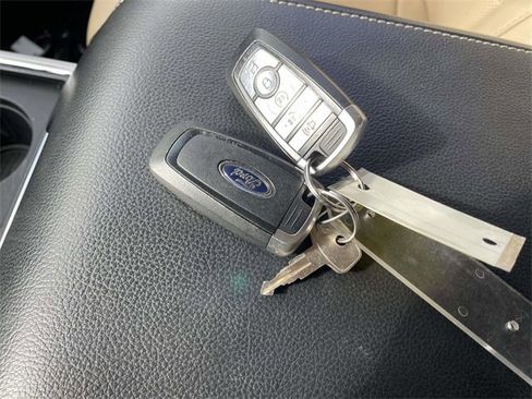 Used 2017 Ford F250 Lariat w/ Lariat Ultimate Package image 32