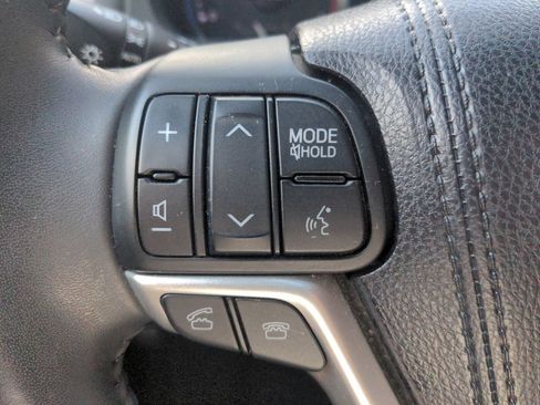Used 2016 Toyota Highlander XLE AWD/4WD image 25