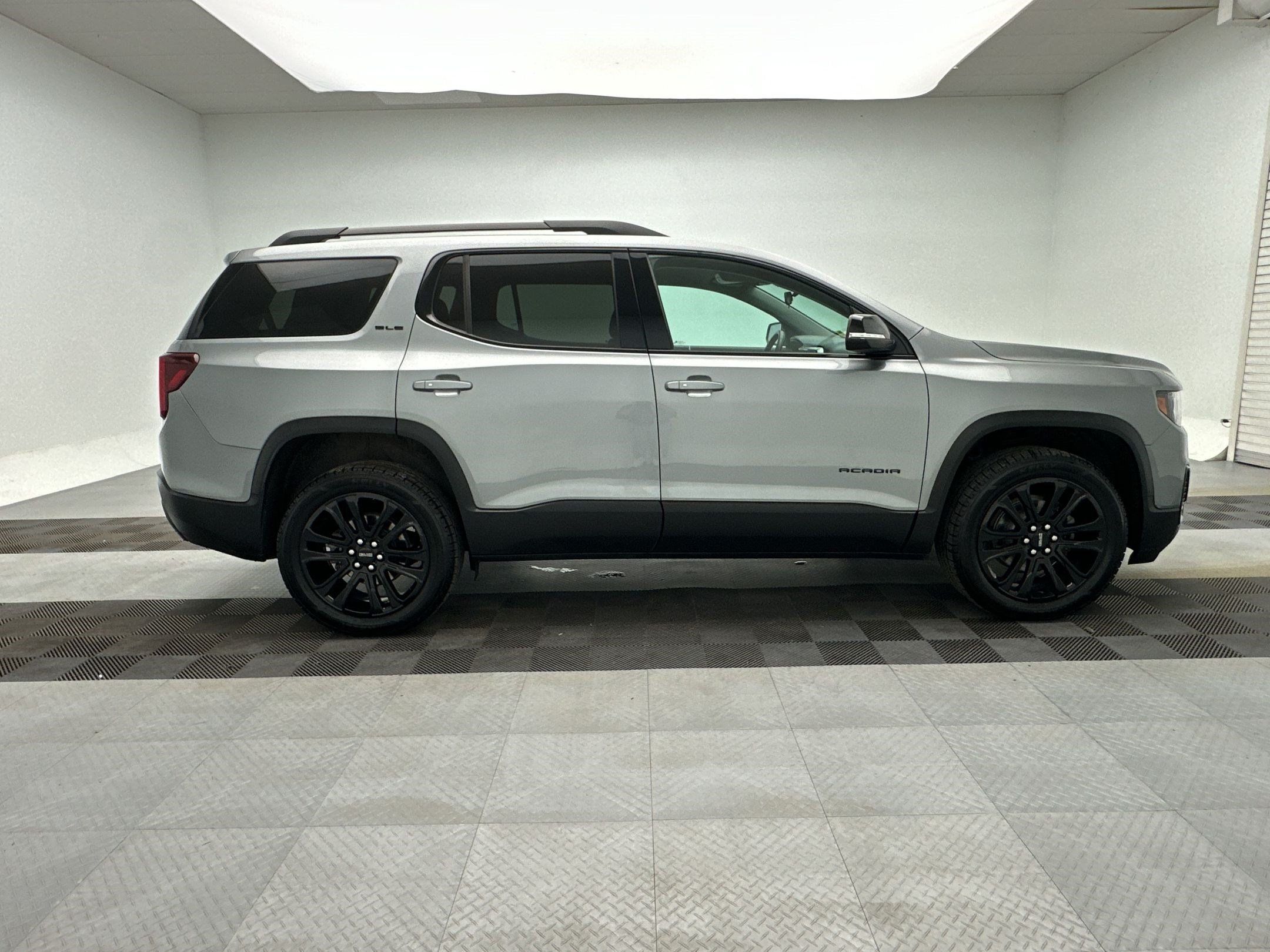 Certified 2023 GMC Acadia SLE w/ Driver Convenience Package AWD/4WD image 8