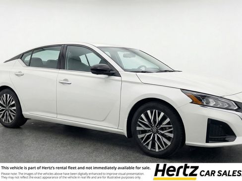 Used 2025 Nissan Altima 2.5 SV image 1