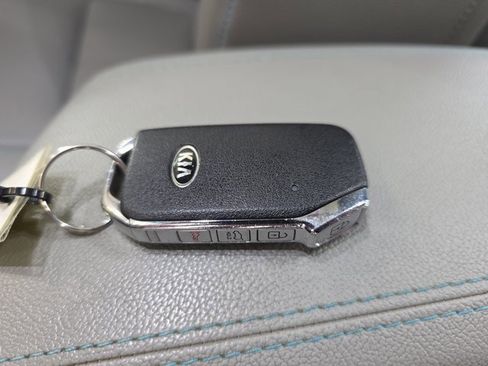 Used 2020 Kia Niro Touring image 35