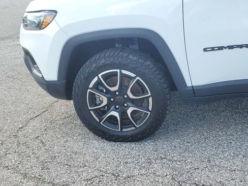 Used 2025 Jeep Compass Trailhawk AWD/4WD image 8