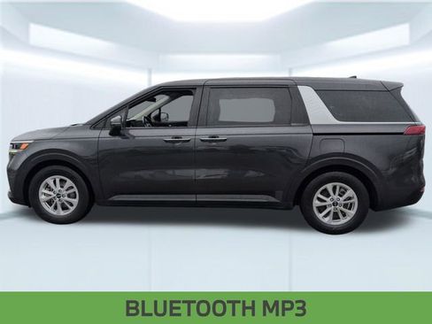 Used 2022 Kia Carnival LX image 2