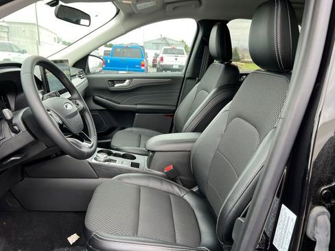 New 2024 Ford Escape SE FWD image 3