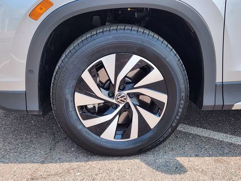 Certified 2025 Volkswagen Tiguan S AWD/4WD image 9