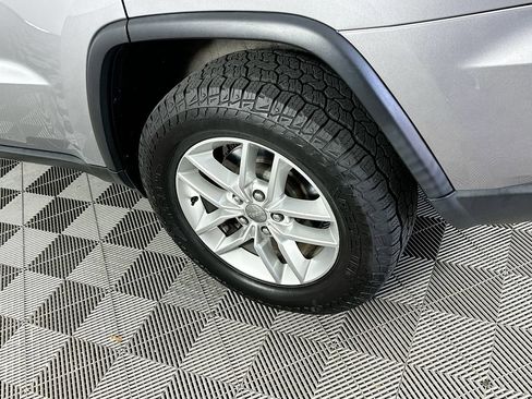 Certified 2017 Jeep Grand Cherokee Laredo w/ Quick Order Package 23E AWD/4WD image 37