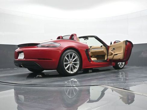 Certified 2017 Porsche 718 Boxster RWD image 22