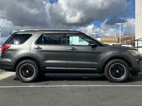 Used 2018 Ford Explorer XLT w/ Equipment Group 201A image 2