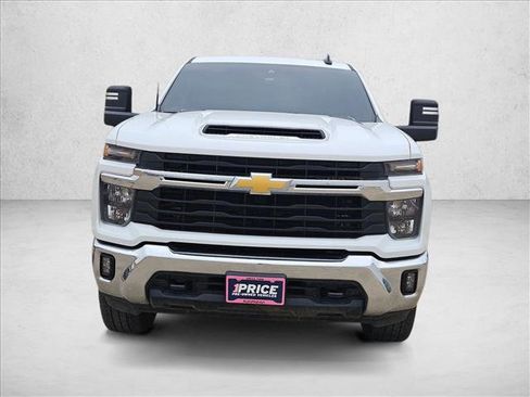Used 2024 Chevrolet Silverado 2500 LT AWD/4WD image 2